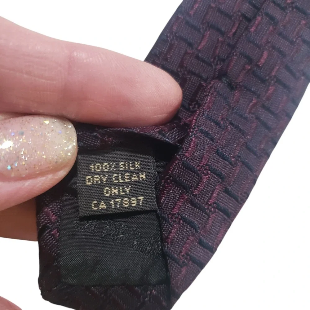 Banana Republic Men's‎ Tie Necktie Designer Luxury Purple Navy Italian Silk